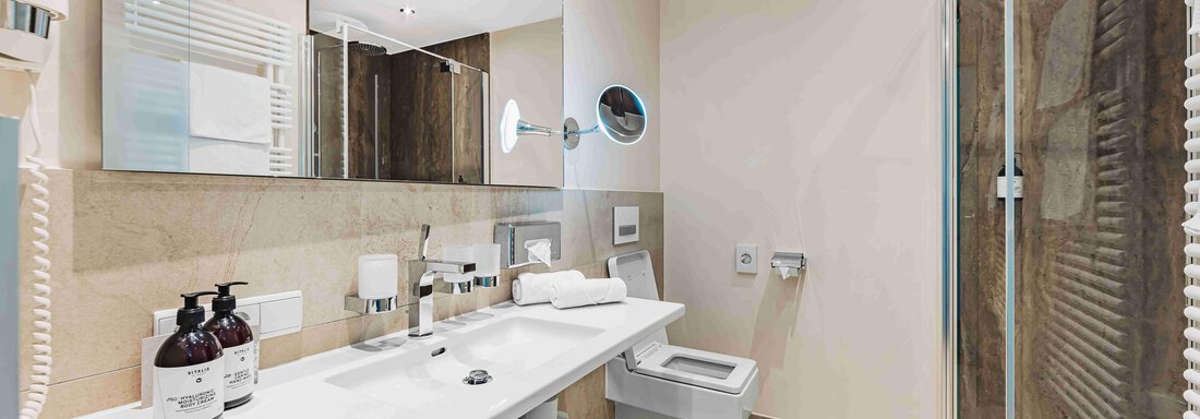 Badezimmer Doppelzimmer Süd - SKI | GOLF | WELLNESS Hotel Riml ****S - Hochgurgl