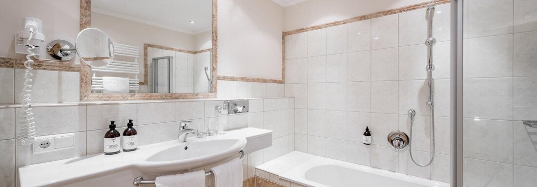 Badezimmer - SKI | GOLF | WELLNESS Hotel Riml ****S - Hochgurgl