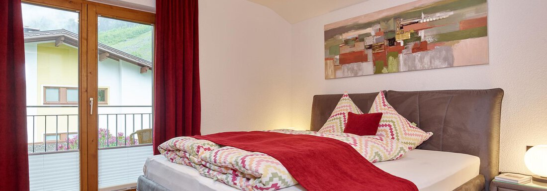 Doppelzimmer mit Zugang zum Balkon - Appt. Gstrein Klaudia - Längenfeld