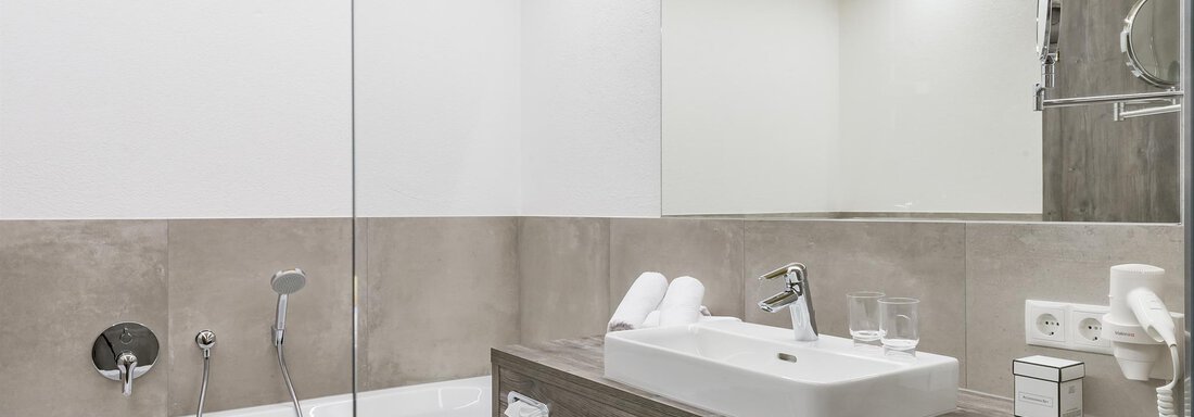 Familiennest - Badezimmer - Hotel Burgstein alpin & lifestyle - Längenfeld