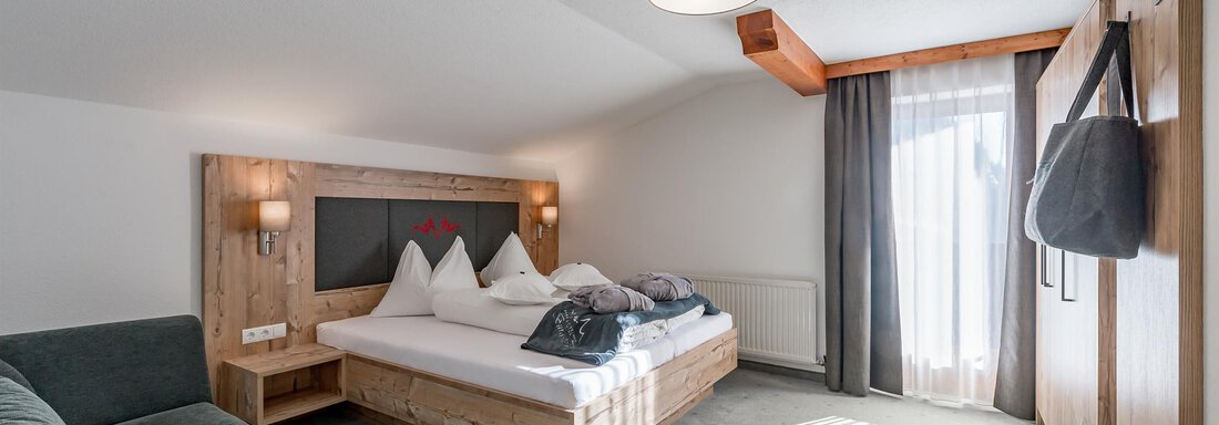 Familiensuite - Elternschlafzimmer Familiensuite - Elternschlafzimmer - Hotel Burgstein alpin & lifestyle - Längenfeld