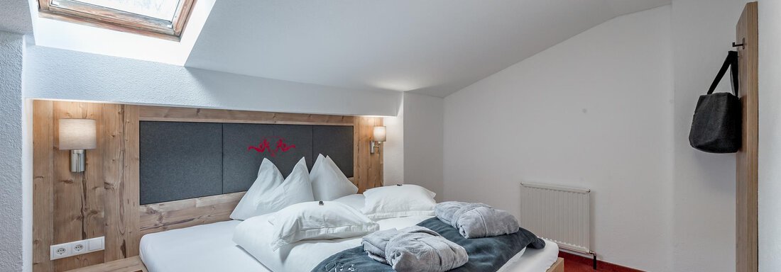 Doppelzimmer - Hotel Burgstein alpin & lifestyle - Längenfeld