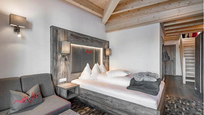 Turmsuite - Schlafzimmer2 - Hotel Burgstein alpin & lifestyle - Längenfeld