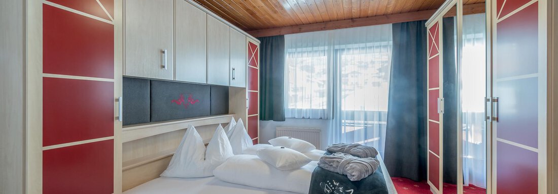 Wohlfühlsuite - Schlafzimmer Wohlfühlsuite - Schlafzimmer - Hotel Burgstein alpin & lifestyle - Längenfeld