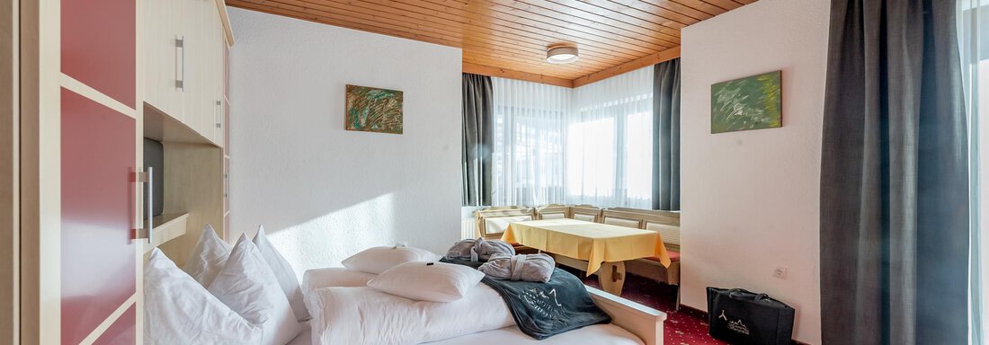 Wohlfühlsuite - Schlafzimmer - Hotel Burgstein alpin & lifestyle - Längenfeld