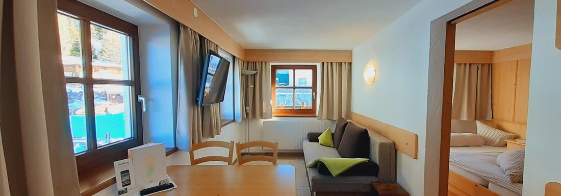 Wohnzimmer Essbereich Ferienwohnung Holly der Veit - Bio & Reiterhof der Veitenhof - Niederthai