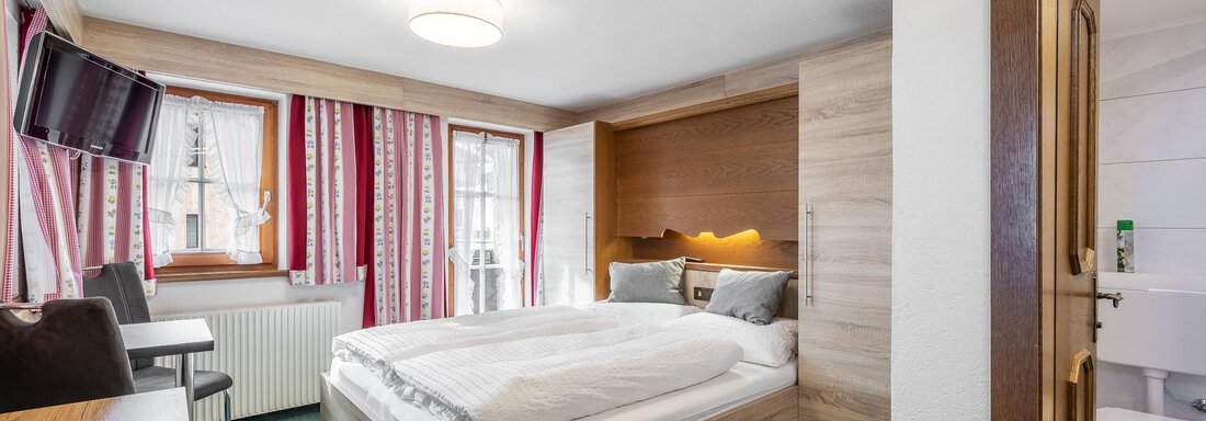 Soeldenkogel_AltesHolzhaus_Soelden_byRudiWyhlidal- - Altes Holzhaus - Sölden
