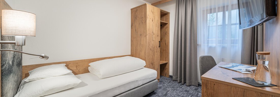2  Einzelzimmer mit gemeinsamen Bad/Wc - Apart Hotel Garni Alt Kaisers - Sölden