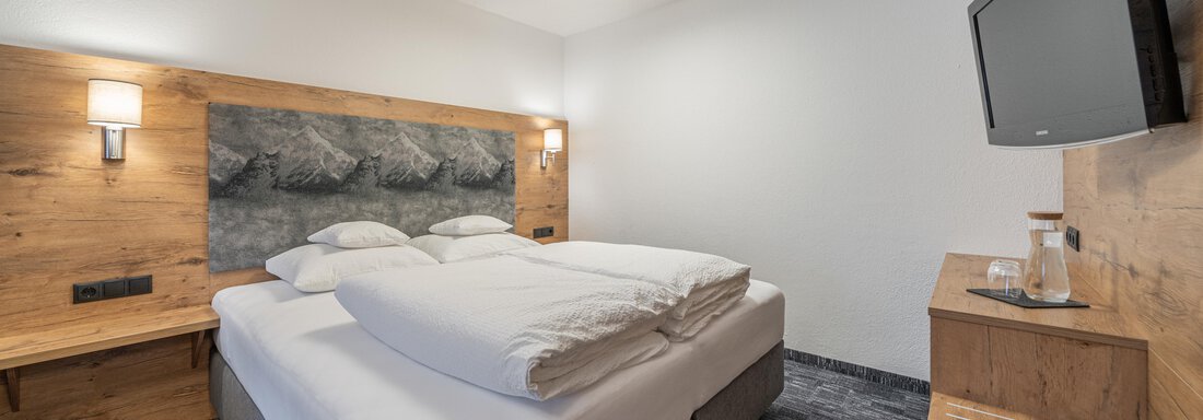 Doppelzimmer Tiefparterre - ohne Balkon - Apart Hotel Garni Alt Kaisers - Sölden