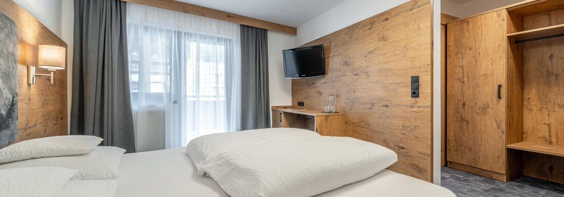 Doppelzimmer - Apart Hotel Garni Alt Kaisers - Sölden
