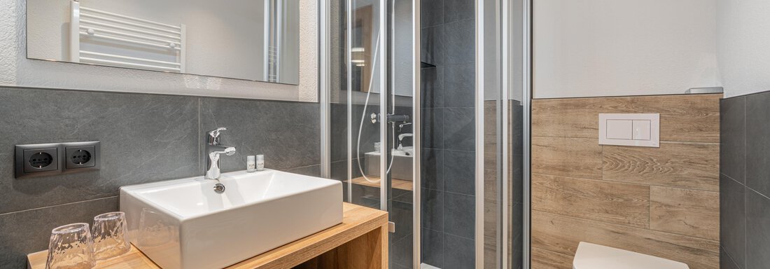 Doppelzimmer Deluxe - Badezimmer - Apart Hotel Garni Alt Kaisers - Sölden