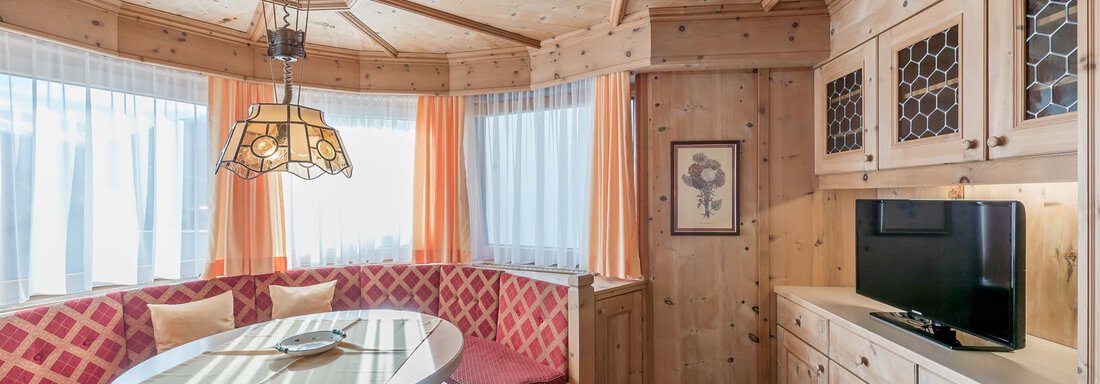 App 11 - Wohnbereich mit Erker App 11 - Wohnbereich mit Erker - Apart Hotel Garni Wieser - Sölden