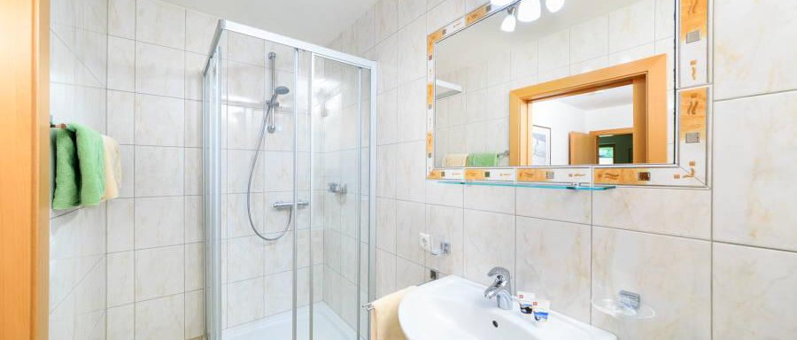 Badezimmer mit Dusche - Apart Manuel - Sölden