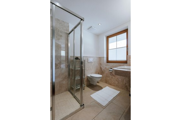 Badezimmer links_Bergbach - Appartement Bergbach Sölden - Sölden