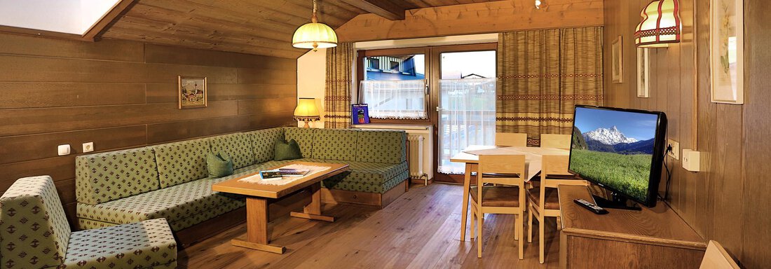 gemütliches Wohnzimmer mit Balkon - Appartement Kathi Scheiber - Sölden