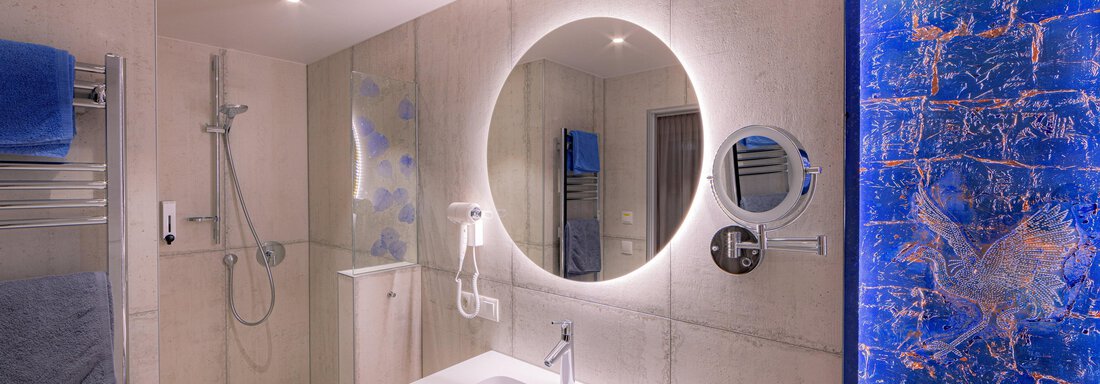 Clemantis Dusche mit Schwan - Appartements Lorenzi - Sölden
