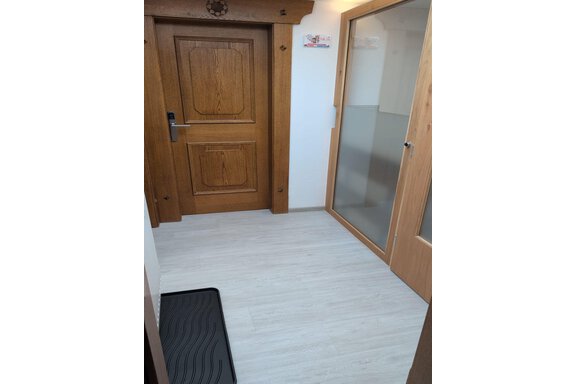 Hausgang mit Abschlusstüre - Appt. Rosmarie - Sölden