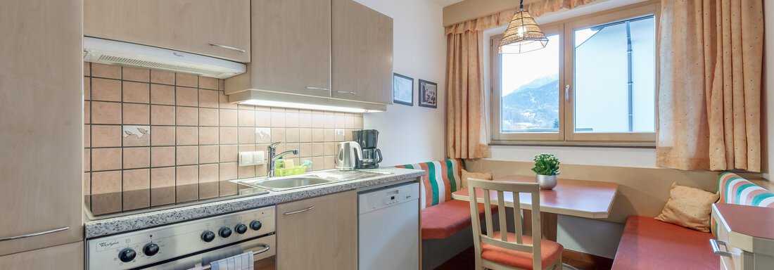 kitchen with dinette - Ferienappartements Linserhof - Sölden