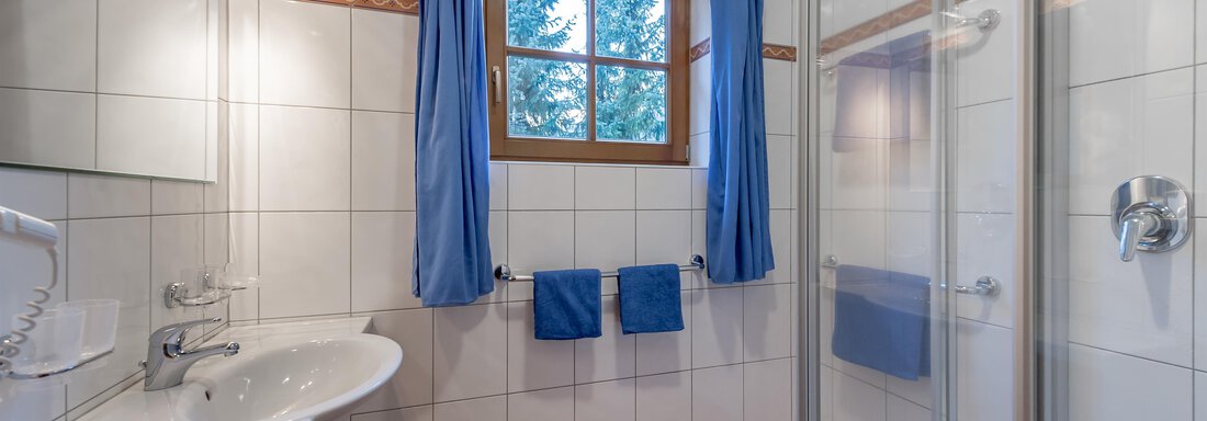 bathroom (shower) - Ferienappartements Linserhof - Sölden