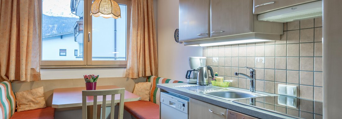 kitchen with dinette - Ferienappartements Linserhof - Sölden