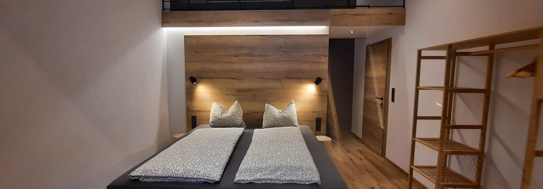Zimmer 1 (1 Doppelbett, 2 Einzelhochbetten) - Ferienhaus Anna - Sölden