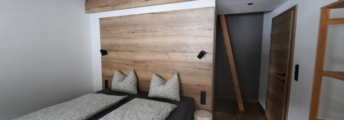 Zimmer 1 (1 Doppelbett, 2 Einzelhochbetten) - Ferienhaus Anna - Sölden