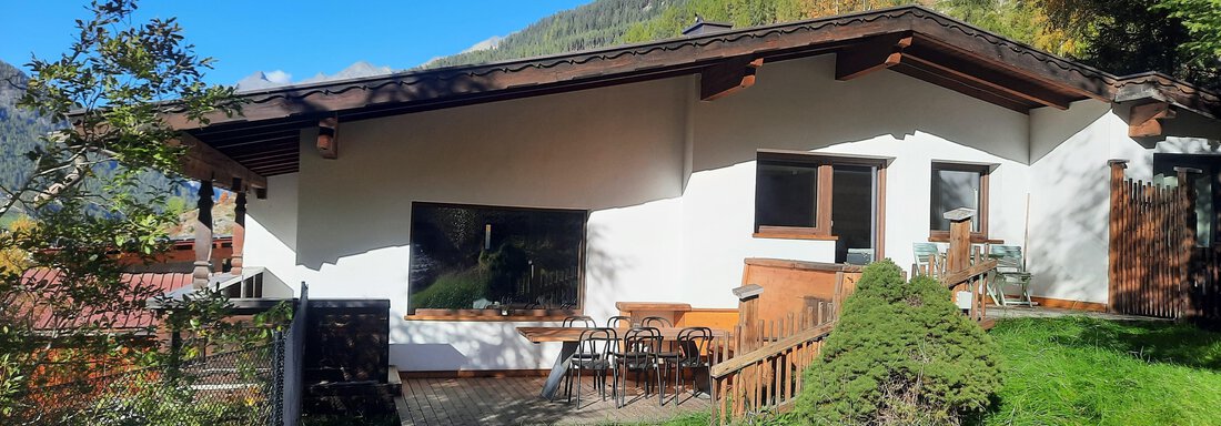 private garden and outdoor sitting area - Ferienhaus Anna - Sölden