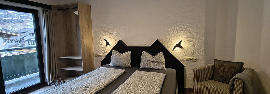 The bunk bed is spatially separated from the parents' bedroom. - Gästehaus Hermann Arnold - Sölden