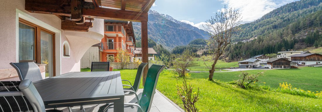 Terasse Wiese - Gästehaus Raphaela - Sölden