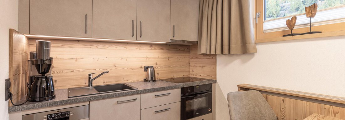 Küche mit Sitzecke - Gustl's Ferienhäusl - Sölden