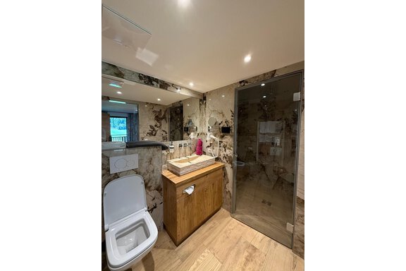 Badezimmer mit Dusche und WC - Haus Saskia - Sölden