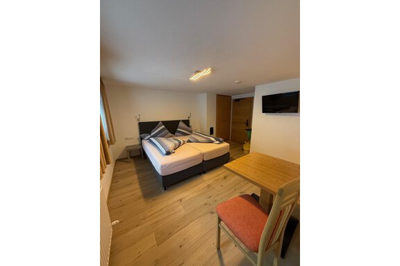 Doppelbett mit Sitzgelegenheit - Haus Saskia - Sölden