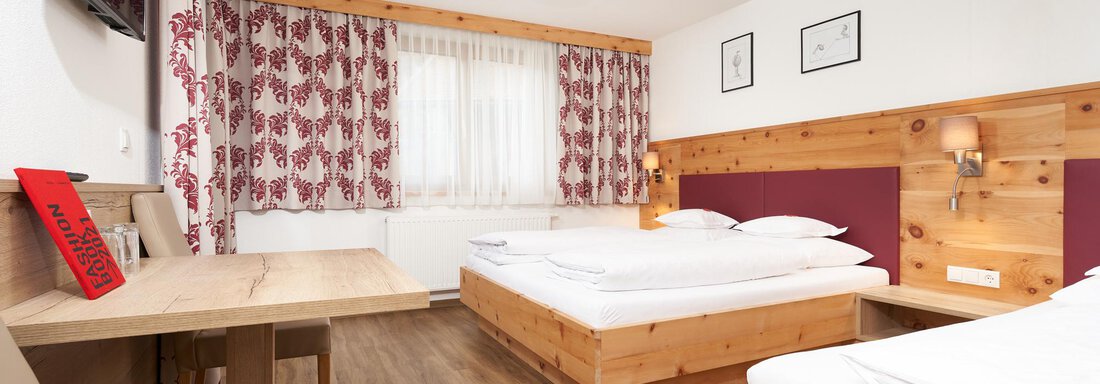 Dreibettzimmer - Hotel Am Hof - Sölden