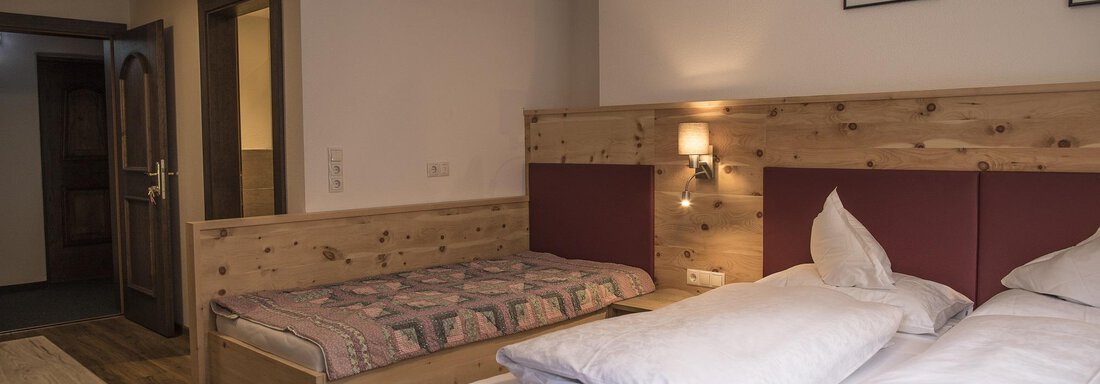 Dreibettzimmer - Hotel Am Hof - Sölden