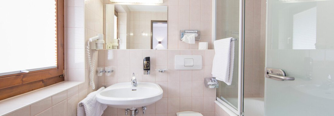 Badezimmer im Komfort DZ - Hotel Birkenhof - Sölden
