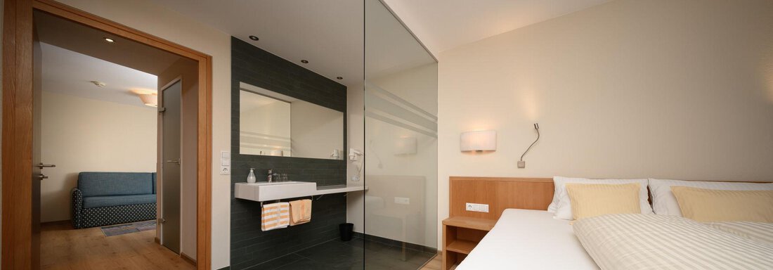 Junior Suite getrennte Türe Schlafbereich - Hotel Garni Maria Theresia - Sölden