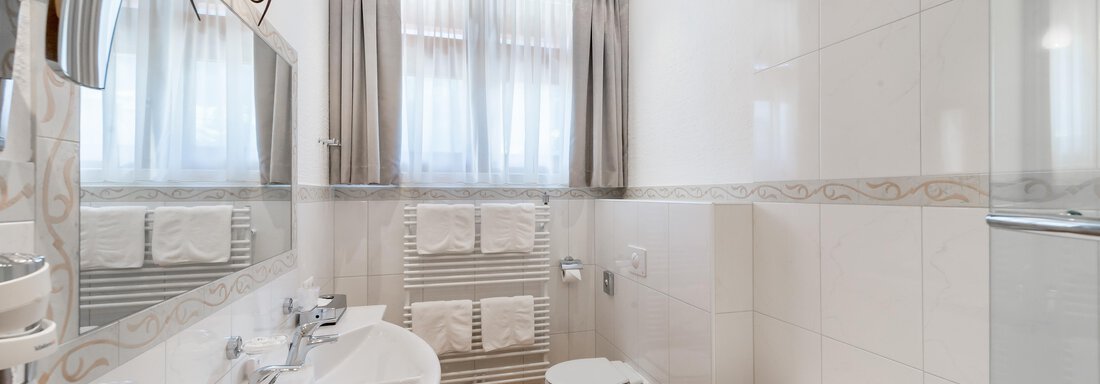 180719_101635 Bad - Hotel Grauer Bär - Sölden