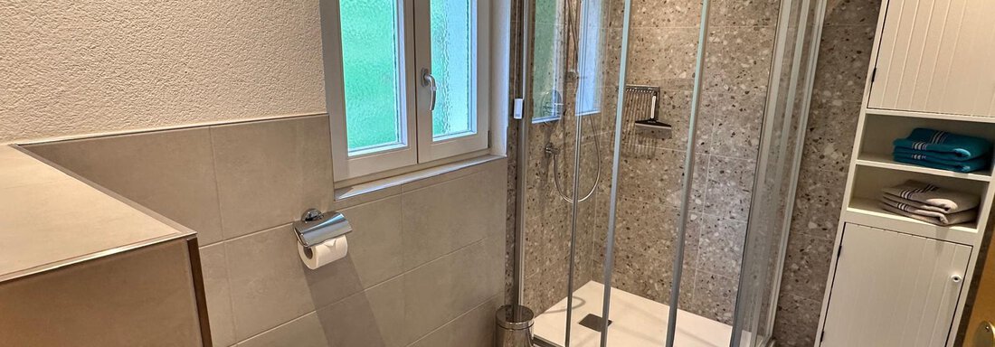 Badezimmer mit Dusche und WC - Lyns Home - Sölden