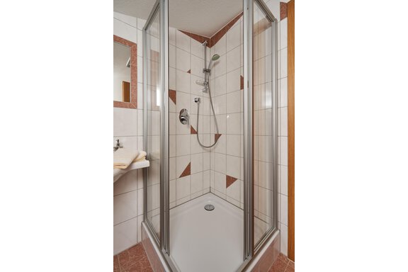 Dusche im Doppelzimmer - Gästehaus Judith - Zwieselstein